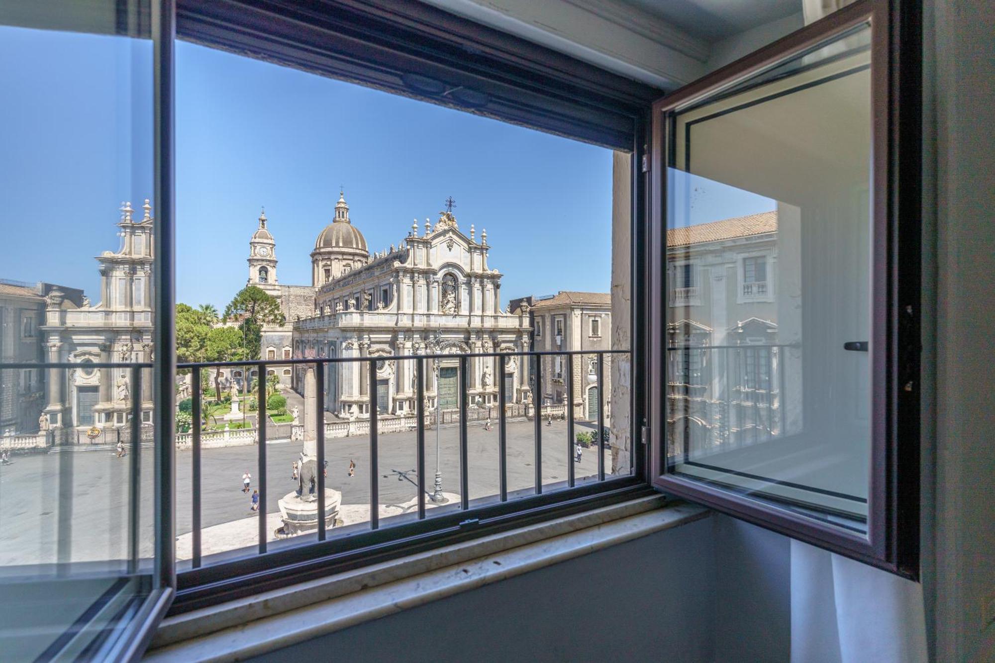 Bed and Breakfast La Finestra Sul Duomo à Catane Extérieur photo